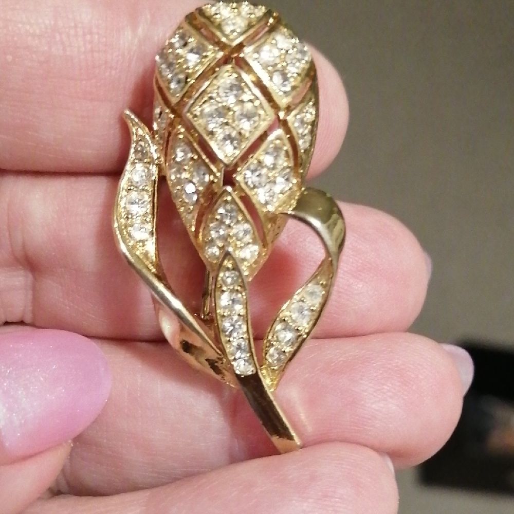 Elegant Gold Tone Crystal Brooch